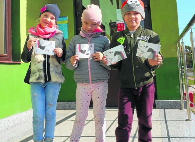 Przedszkolaki z placówki w Wieniawie udali się na pocztę, skąd wysłali kartki do uczestników Powstania Warszawskiego.