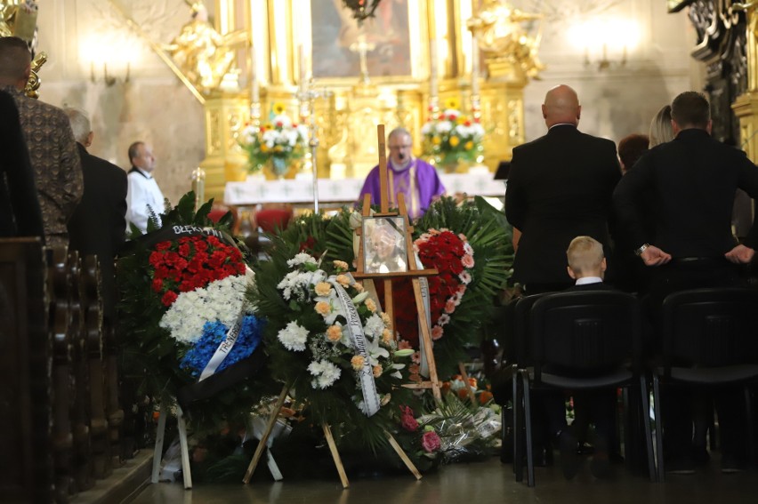 W Opatowie odbył się pogrzeb Janusza Batugowskiego, cenionego trenera. Uczestniczyło w nim wielu znanych piłkarzy, szkoleniowców, działaczy