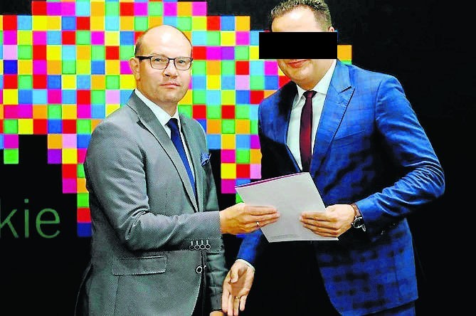 Zdjęcie z lipca 2019 r.: Paweł B. z marszałkiem Arturem...