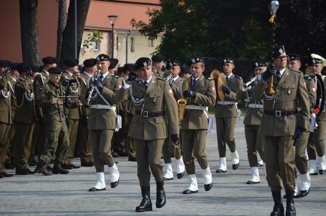 Święto Czarnej Dywizji i Jarmark św. Michała w Żaganiu (zdjęcia archiwalne). Orkiestra wojskowa