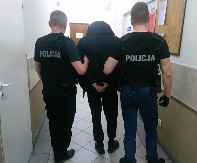 Policjanci z Komendy Powiatowej Policji w Sokółce zatrzymali dwóch mężczyzn podejrzanych o kradzież z włamaniem.