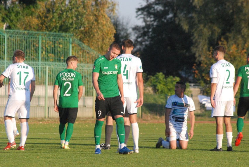 Hummel 4 Liga. Kulisy meczu Pogoni Staszów ze Starem Starachowice w obiektywie [ZDJĘCIA]