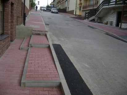 Nowy chodnik przy ulicy Sandomierskiej w Lipsku.