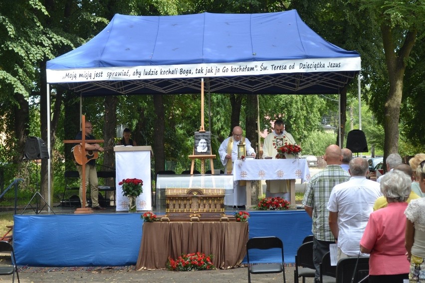 Światowe Dni Młodzieży: relikwie św. Teresy od Dzieciatka Jezus w Jaworznie [ZDJĘCIA]