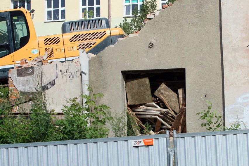 Ruszyło wyburzanie pustostanu przy Racławickich w Lublinie. Tam ma powstać „nowa” ul. Poniatowskiego. Zobacz zdjęcia