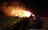 Spaliły się wielkie sterty słomy w miejscowości Częstoniew-Kolonia pod Grójcem, strażacy mówią o podpaleniu