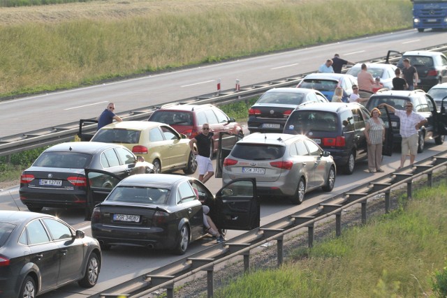 Wypadek na A4 między węzłami Kąty Wrocławskie i Kostomłoty - zdjęcie ilustracyjne