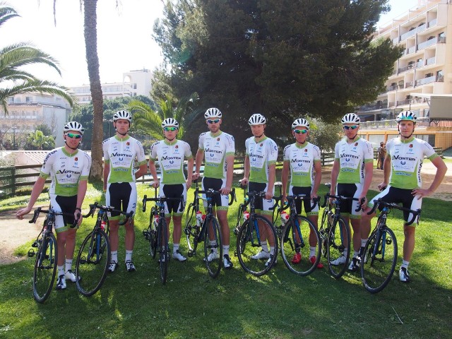 Kolarze z Voster Uniwheels Team trenują w Lloret de Mar w słonecznej Hiszpanii.