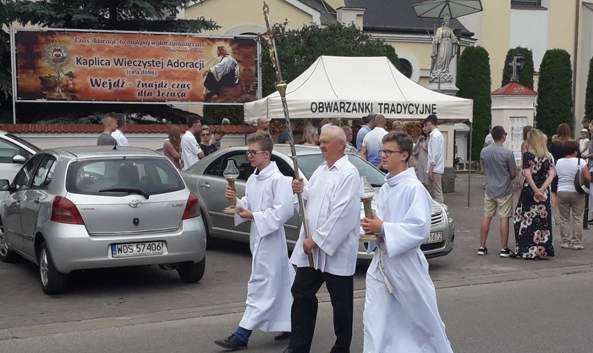 Ostrołęka. Boże Ciało 2019. Procesja w parafii pw. Nawiedzenia NMP (fara) - 20.06.2019 [ZDJĘCIA, WIDEO]