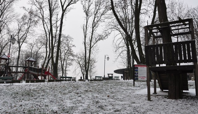 Ścieżka Tarzana i plac zabaw wymagają już remontu.