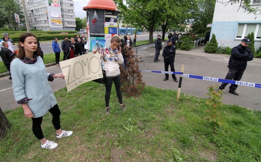 Zamieszki na Legnickiej po śmierci w komisariacie. Rzucali kamieniami w policję