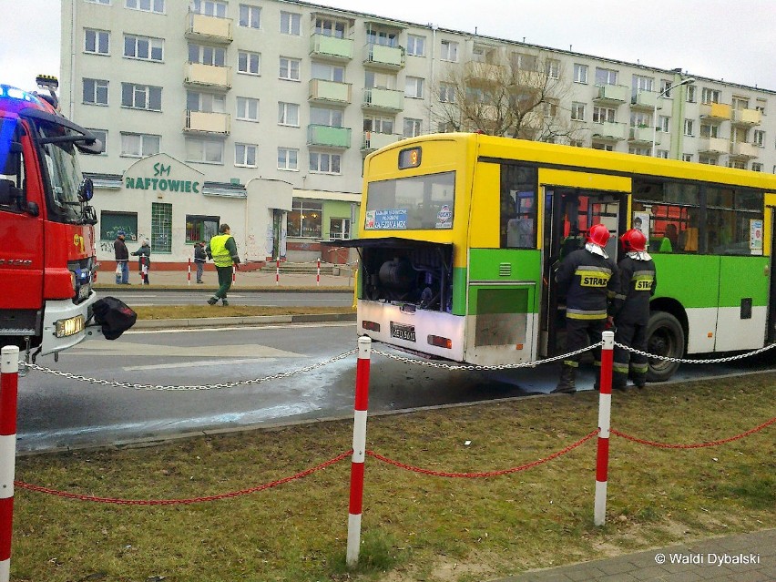 Awaria autobusu MZK w Zielonej Górze. Zapalił się silnik. Ogień dogaszali strażacy