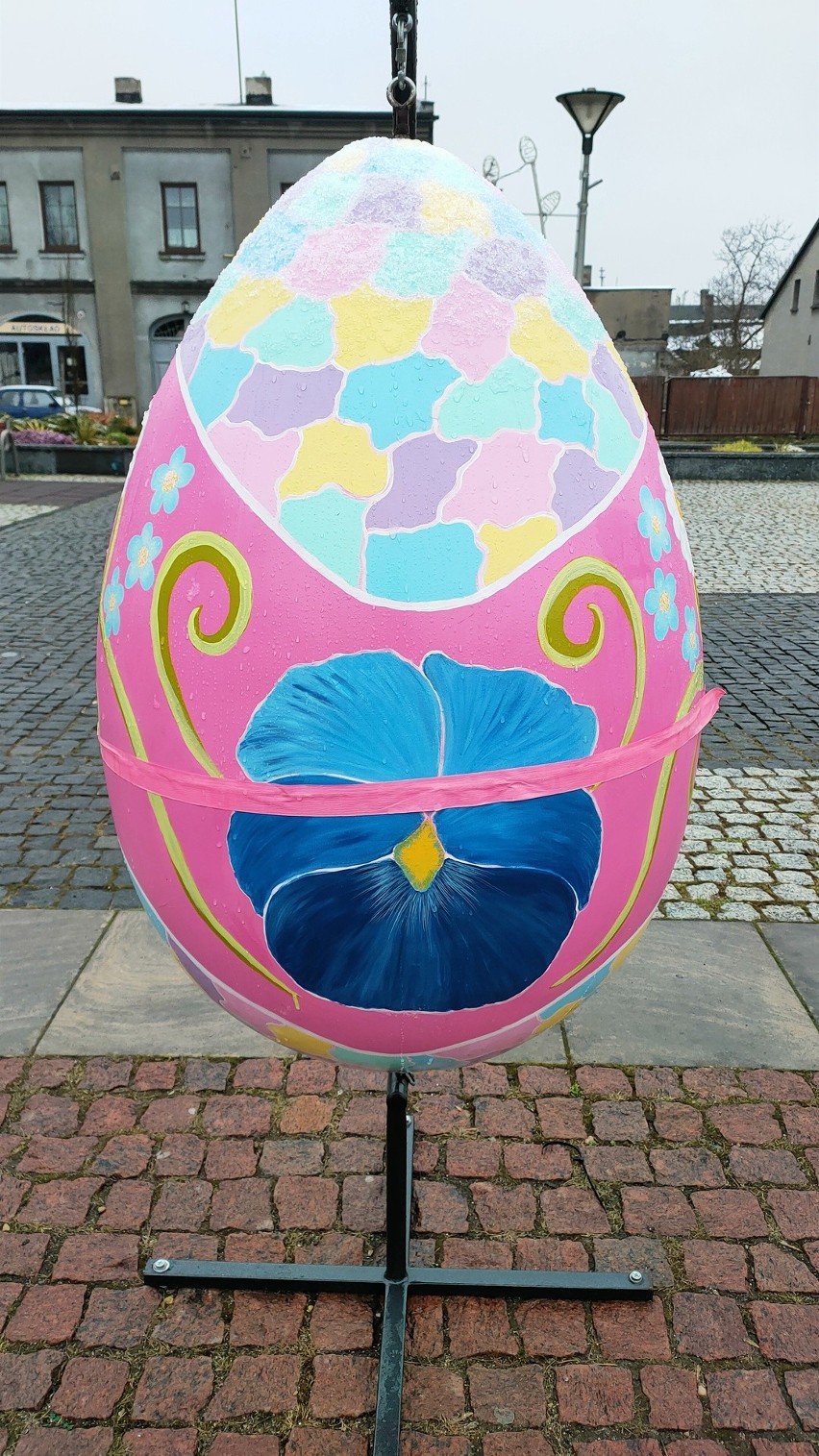 Wielkanocne dekoracje pojawiły się na rynku oraz na placu...