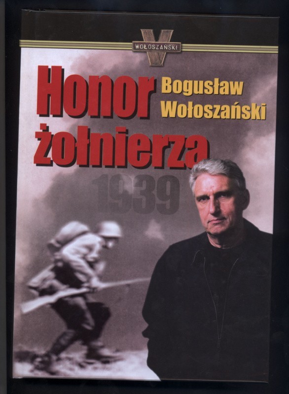 Honor zolnierza w ksiegarniach Cegielski i S-ka"Honor zolnierza" to wspanialy powrót Boguslawa Woloszanskiego do literatury faktu w której osiąga mistrzostwo.Jest to przedstawiony w sześciu rozdzialach piekny i gorzki obraz września 1939 roku. &#8226;	Wstrząsająca polityczna gra europejskich mocarstw przeciwko odradzającej sie Polsce. &#8226;	Nieudolnośc Sztabu Glównego, który posiadal najwieksze niemieckie tajemnice, ale stracil najcenniejszego agenta wywiadu. &#8226;	Zdeterminowanie dwustu polskich obronców Westerplatte, gdzie jedynym umocnieniem byla suterena w koszarach, którzy przez siedem dni odpierali ataki dziesieciokrotnie silniejszego wroga. &#8226;	Odwaga kawalerzystów, którzy potrafili zniszczyc blisko setke niemieckich czolgów w boju pod Mokrą, o czym dziś czesto zapominamy. &#8226;	Rozgoryczenie i gniew bohaterskich oficerów ORP "Orzel", którzy oskarzyli swojego dowódce o tchórzostwo. Sąd wydal wyrok, lamiący prawo.Boguslaw Woloszanski w sposób niezwykle przejrzysty i interesujący opisuje meandry polityki i bohaterską postawe zolnierzy. Cegielski i S-ka Koszalin, ul. Zwyciestwa 170/2 tel. 094 346 26 28   Szczecinek, ul. Reja 14c tel. 094 372 04 10www.cegielski.koszalin.pl