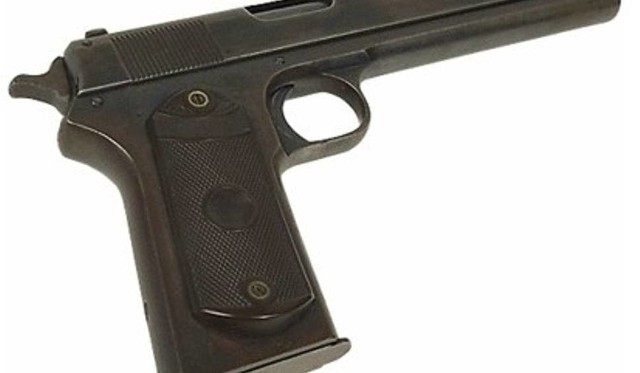 Policjant zginął od strzału w głowę ze swojego pistoletu służbowego Walther P99.