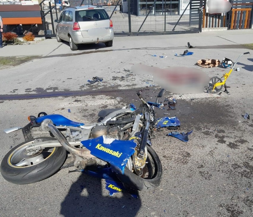 Śmiertelny wypadek w Mętowie. Motocyklista zginął na miejscu zdarzenia