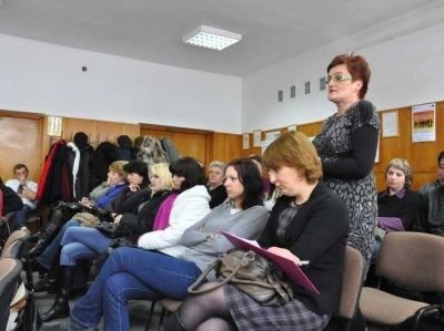 O pozostawienie szkoły w Gnieszowicach apelowała do radnych dyrektor Bożena Maciąg.