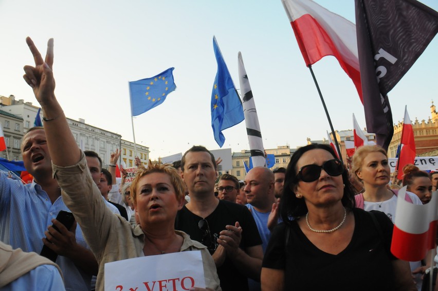 Kraków. Wielki protest na Rynku Głównym w obronie sądów