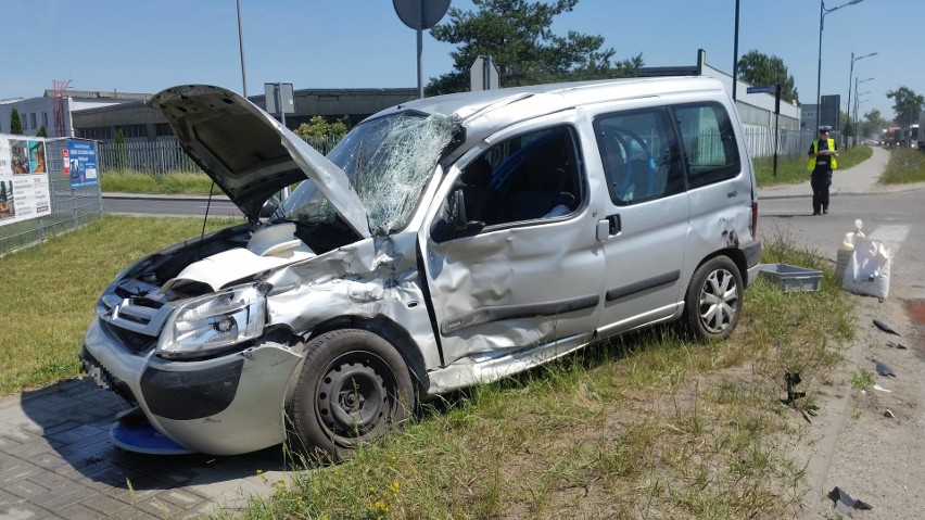 Citroen zderzył się z tirem na ul. Gogolińskiej w Strzelcach Opolskich