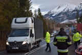 Koronawirus. Kontrole sanitarne na granicy w Tatrach to farsa. Nie kontroluje się tu 99 procent przejeżdżających aut!