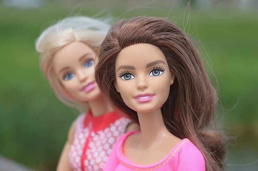 Nowa lalka Barbie popiera związki homoseksualne