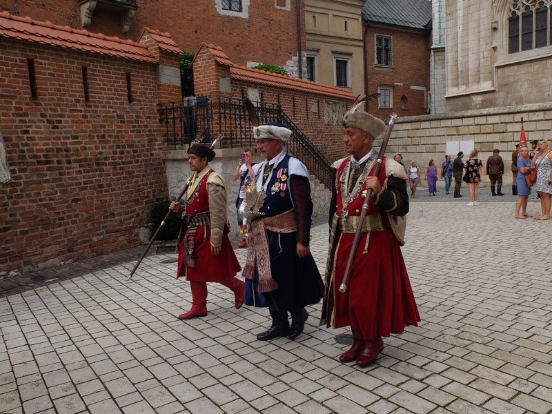 Msza święta w królewskiej katedrze na Wawelu w przeddzień marszu szlakiem Pierwszej Kompanii Kadrowej