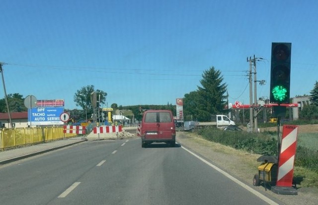 Uwaga kierowcy. Od poniedziałku 14 czerwca obowiązuje ruch wahadłowy w Samborcu na drodze krajowej nr 79 relacji Sandomierz - Łoniów.