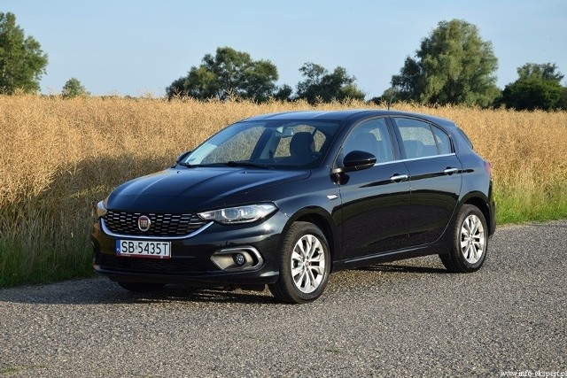 Test Fiat Tipo 1.4 T-Jet 16V LoungeFiat Tipo to nowoczesne, funkcjonalne i komfortowe auto za rozsądne pieniądze. Docenili to klienci. Tipo znajduje się w czołówce najpopularniejszych samochodów nabywanych w Polsce przez osoby prywatne.fot. Robert Kulczyk / Info-Ekspert (http://www.info-ekspert.pl)