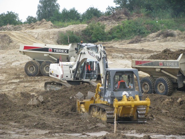 W oczekiwaniu na autostradę, trwają prace przy przebudowie krajowej „czwórki” i budowie obwodnicy Ropczyc. W połowie roku ogłoszony będzie przetarg na budowę