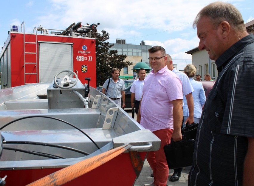 Ochotnicza Straż Pożarna w Jasieńcu ma nową łódź ratunkową