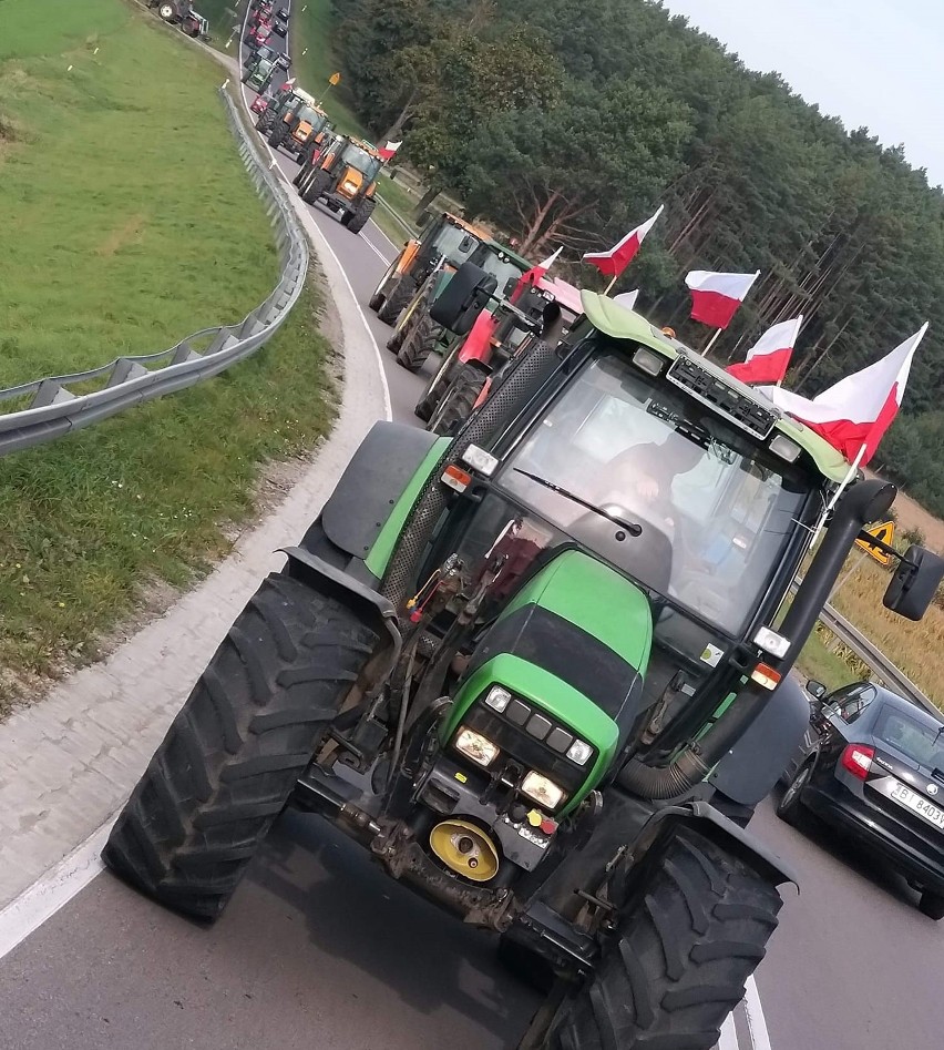 Protest rolników w województwie podlaskim. Ciągniki z...