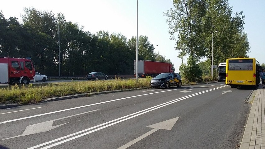 Kolizja na DK86 w Katowicach: Zderzyły się trzy samochody ZDJĘCIA