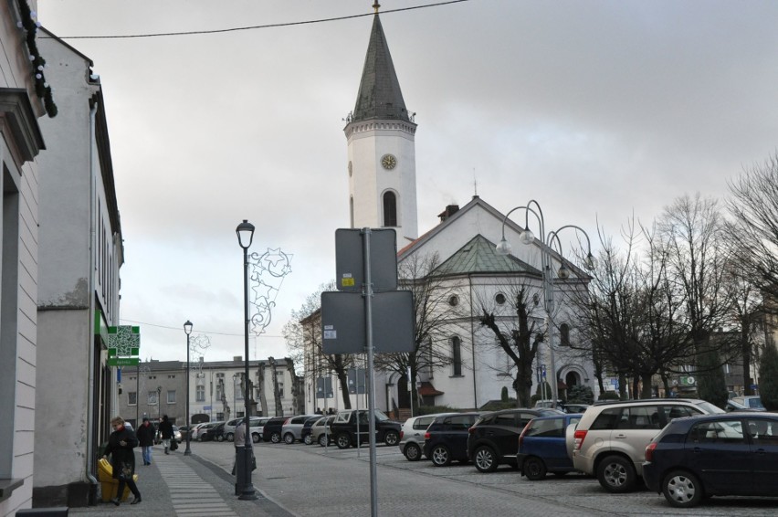 Plac Wolności w Dobrodzieniu, czyli rynek, jest już po I...