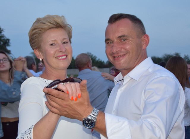 Burmistrz Grzegorz Dziubka z żoną Anetą