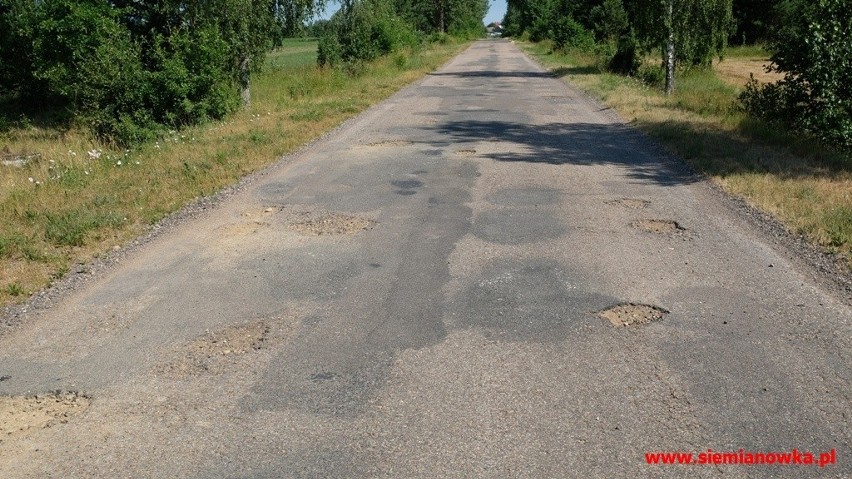 Kierowcy, którzy chcą jechać drogą powiatową Narewka -...
