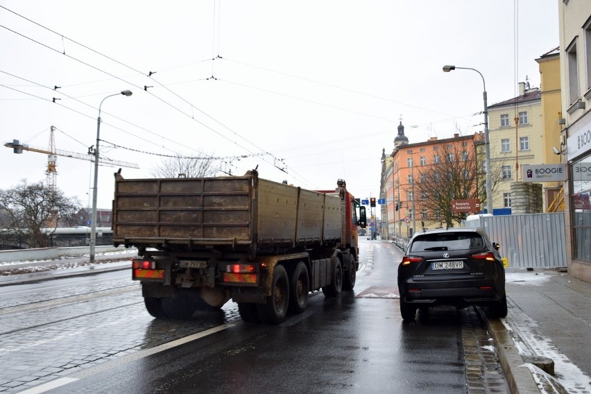 Progi mają służyć rowerzystom. Na razie denerwują kierowców