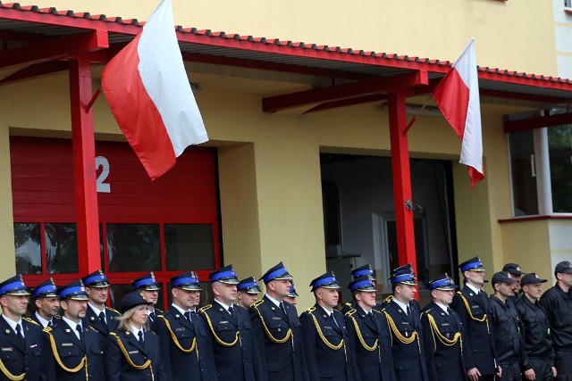 Z udziałem Krzysztofa Rogińskiego, zastępcy pomorskiego komendanta wojewódzkiego Państwowej Straży Pożarnej w Gdańsku, na placu przed komendą straży odbyła się uroczystość z okazji Dnia strażaka.