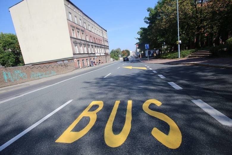 Buspas na ulicy Mikołowskiej w Katowicach