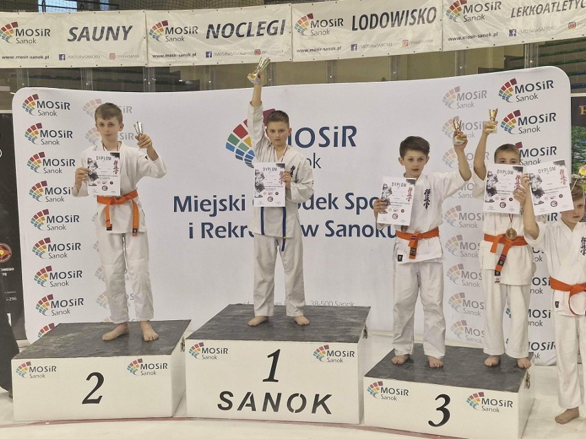Sukces skarżyskich karateków. Z Sanoka przywieźli 10 medali. Zobacz zdjęcia 