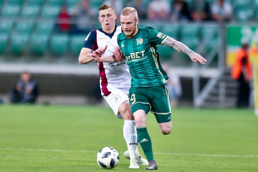 Śląsk Wrocław - Pogoń Szczecin 2:0. Śląsk wykorzystał przewagę zawodnika (WYNIK, RELACJA, ZDJĘCIA, WYPOWIEDZI)