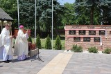 Skwer pamięci i pomnik ku czci Jana Pawła II w Kaszowie pod Białobrzegami