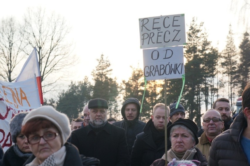 Protest mieszkańców Grabówki w obronie nowej gminy