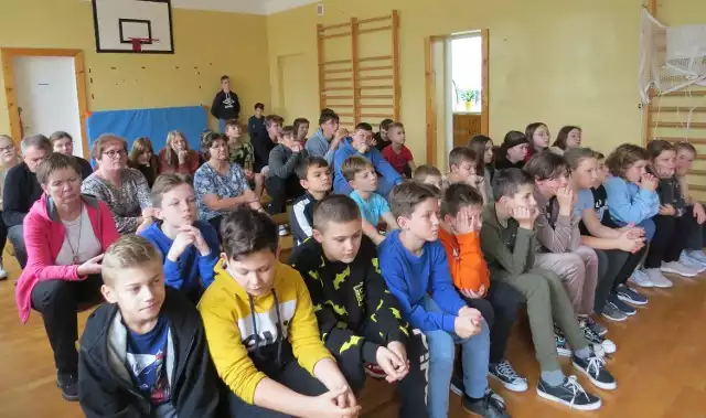 W spotkaniu uczestniczyli uczniowie klas IV – VIII oraz nauczyciele Zespołu Szkolno–Przedszkolnego w Krzczonowie.