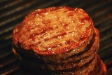 GIS ostrzega przed plastikiem w burgerach wołowych