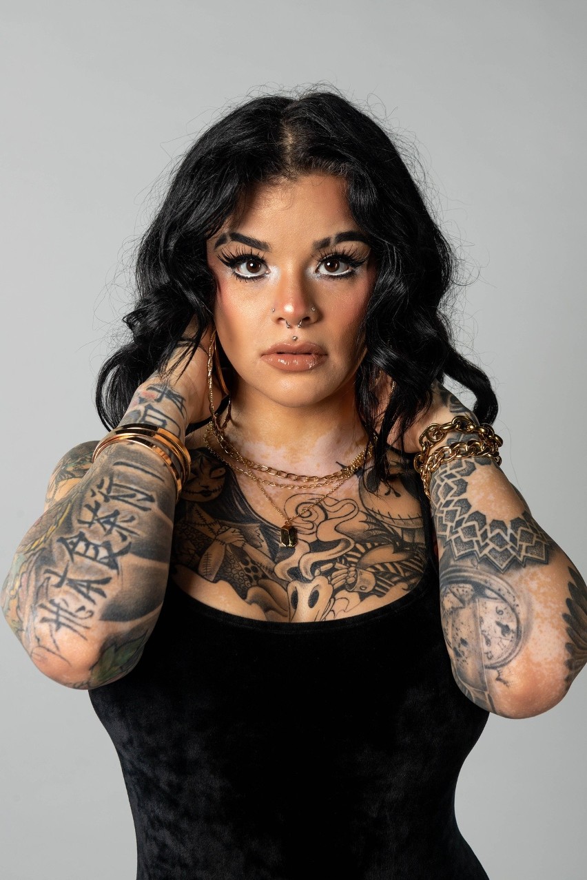 Takie są teraz wyjątkowe, damskie tatuaże. Oto piękne kobiety i ich tatuaże [zdjęcia]