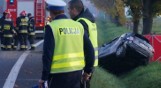 Tragiczny wypadek w Ochabach na wiślance. 37-letnia matka i dzieci nie zapięli pasów. Kobieta zginęła ZOBACZCIE ZDJĘCIA