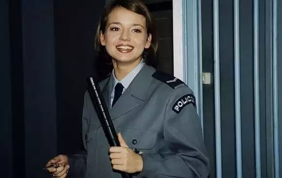 Rola policjantki z komisariatu na Dworcu Głównym w Warszawie, Marylki Baki-Gabriel, to pierwsza serialowa rola Anny Przybylskiej. W "Złotopolskich" grała od 1998 do 2010 roku.