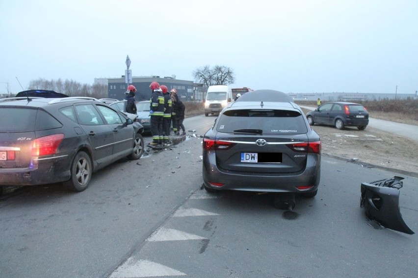 Wypadek na Kiełczowskiej. 5 osób rannych (ZDJĘCIA)