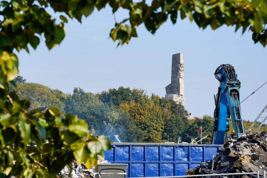 Rozbiórka starego terminalu promowego w Porcie Gdańsk