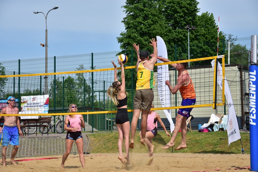 1. Mistrzostwa Żnina w siatkówce plażowej mikstów 4x4 w...